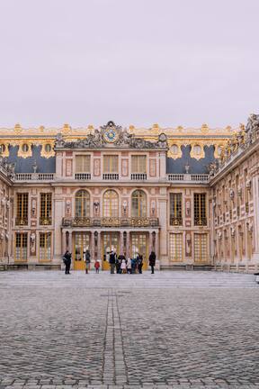 Evacuan el Palacio de Versalles debido a una “operación de seguridad”. Fuente: Freepik