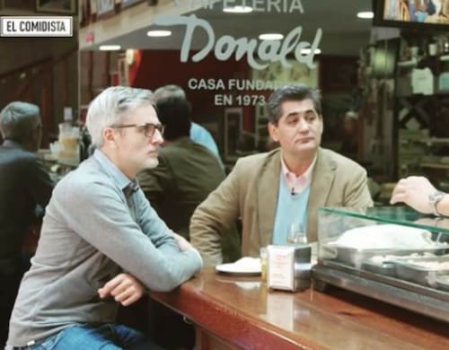 Mariano García (derecha), dueño del histórico Donald, en Sevilla. Fuente: IG / @restaurante_donald
