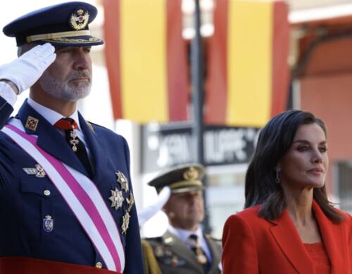 El rey Felipe VI, aquí junto a la Reina Letizia, cumple una década al frente de la Corona española. Fuente X @casareal